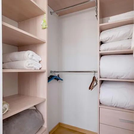 Przestronny I Przytulny W Krakowie Z Parkingiem I Balkonem By Renters * Krakov