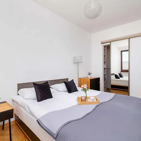 Przestronny I Przytulny W Krakowie Z Parkingiem I Balkonem By Renters *