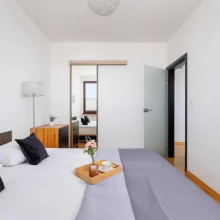 Przestronny I Przytulny W Krakowie Z Parkingiem I Balkonem By Renters Apartment *