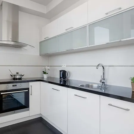 Przestronny I Przytulny W Krakowie Z Parkingiem I Balkonem By Renters *