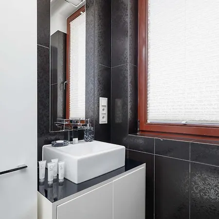 Appartement Przestronny I Przytulny W Krakowie Z Parkingiem I Balkonem By Renters