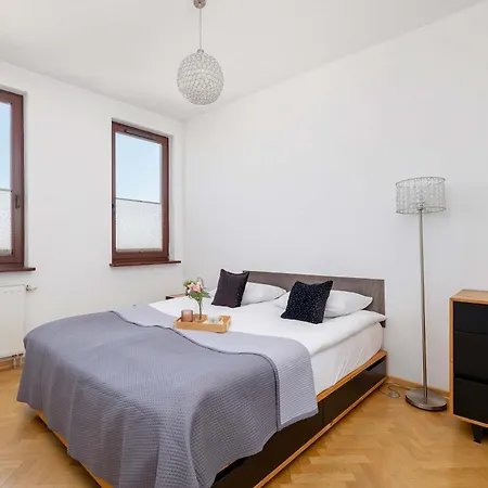 Appartement Przestronny I Przytulny W Krakowie Z Parkingiem I Balkonem By Renters Krakau