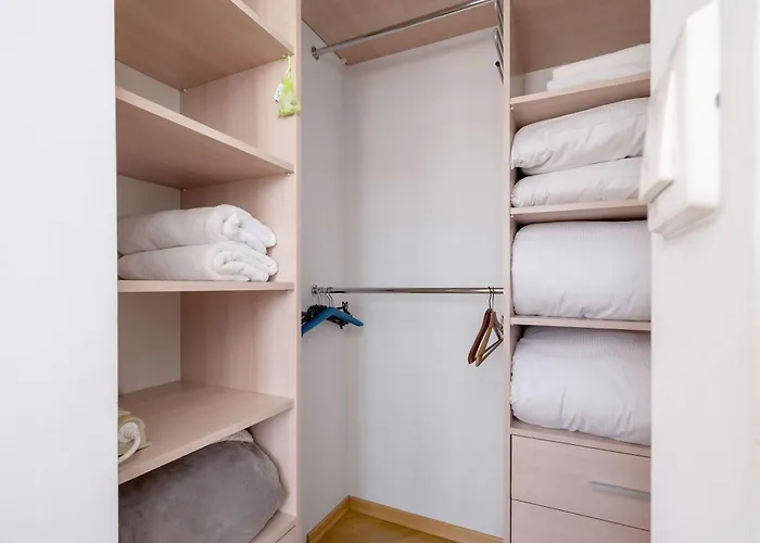 Przestronny I Przytulny W Krakowie Z Parkingiem I Balkonem By Renters * Cracovia