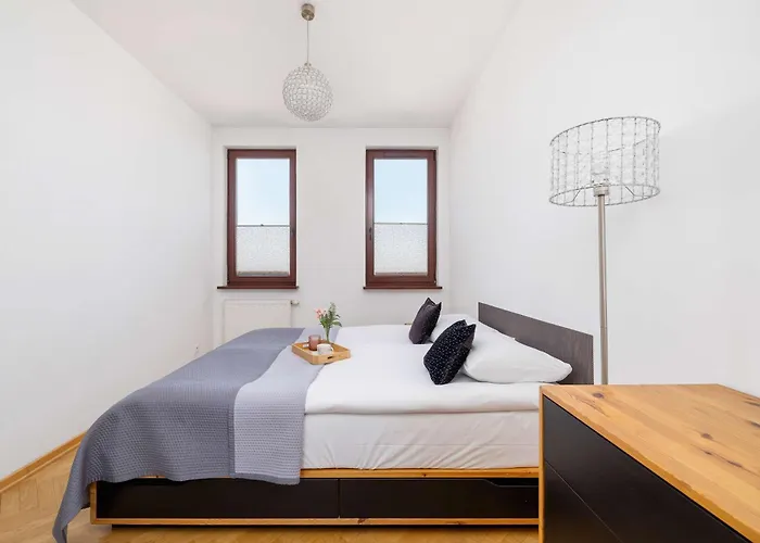 Przestronny I Przytulny W Krakowie Z Parkingiem I Balkonem By Renters * Cracovia