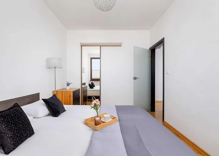 Przestronny I Przytulny W Krakowie Z Parkingiem I Balkonem By Renters Apartamento *