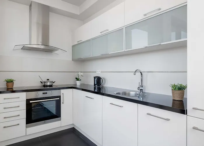 Przestronny I Przytulny W Krakowie Z Parkingiem I Balkonem By Renters *