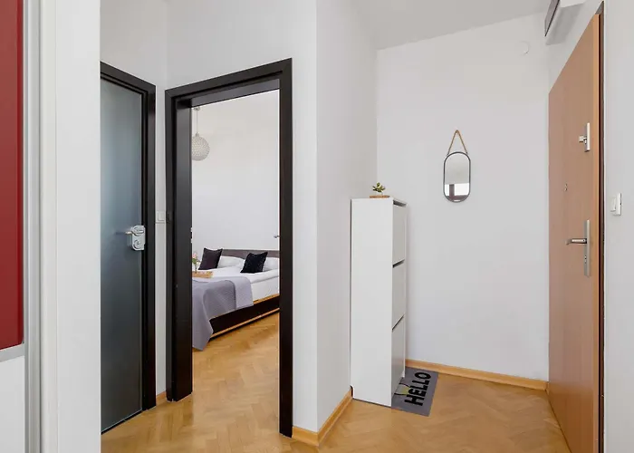 Przestronny I Przytulny W Krakowie Z Parkingiem I Balkonem By Renters Cracovia