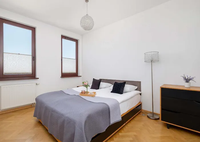 Apartamento Przestronny I Przytulny W Krakowie Z Parkingiem I Balkonem By Renters Cracovia