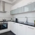 Przestronny I Przytulny W Krakowie Z Parkingiem I Balkonem By Renters *